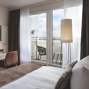 4* Hotel Leonardo Center